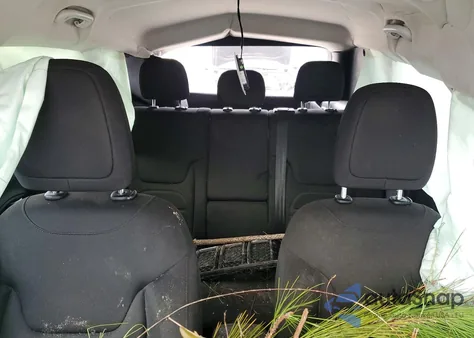 2019 Jeep Renegade Latitude z USA, uszkodzony, nr VIN ZACNJABB6KPJ77704